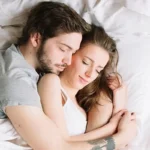 5 Manfaat Kelembutan dan Kasih Sayang Sebelum Tidur bagi Hubungan Rumah Tangga