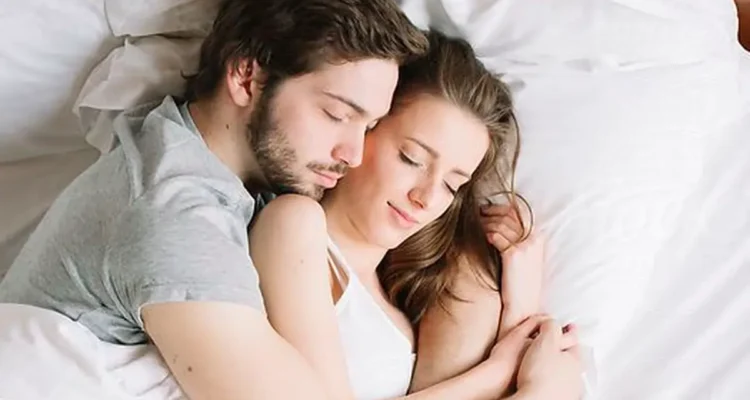 5 Manfaat Kelembutan dan Kasih Sayang Sebelum Tidur bagi Hubungan Rumah Tangga