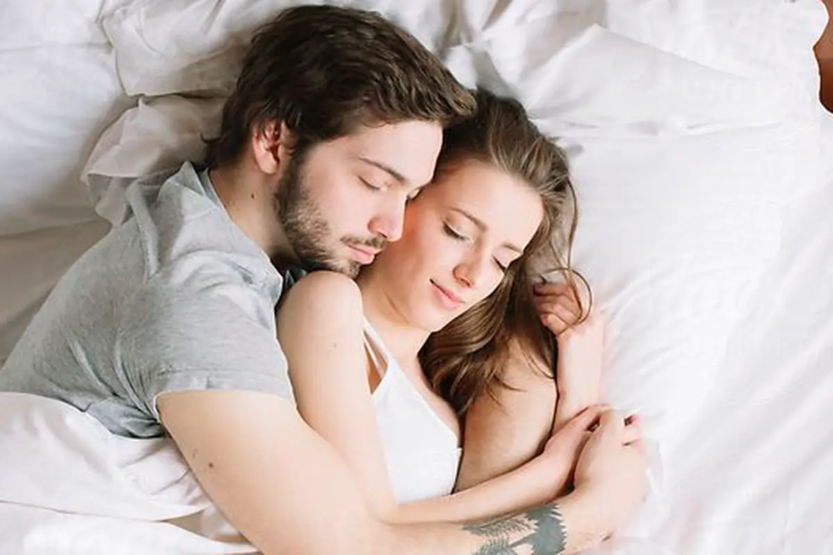 5 Manfaat Kelembutan dan Kasih Sayang Sebelum Tidur bagi Hubungan Rumah Tangga 5 Manfaat Kelembutan dan Kasih Sayang Sebelum Tidur bagi Hubungan Rumah Tangga